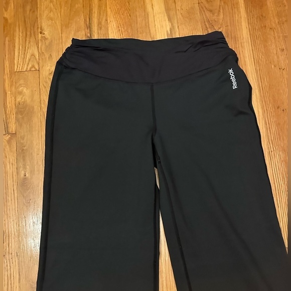 Reebok Women’s Black Flare Leggings Size Medium - Picture 3 of 6